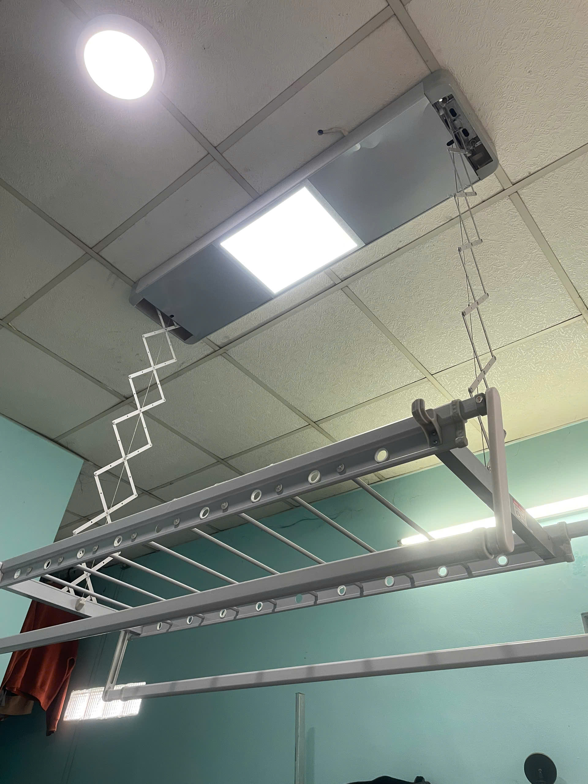 Giàn phơi điện tử điều khiển Taiwaka TW-K01