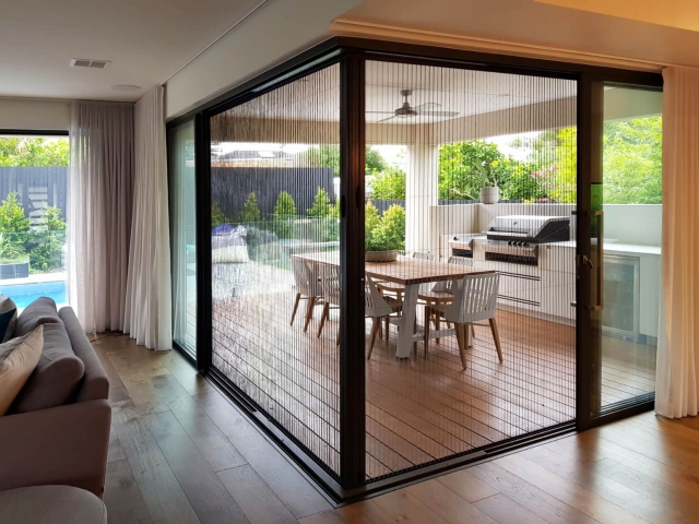 alo-house-thi-cong-cua